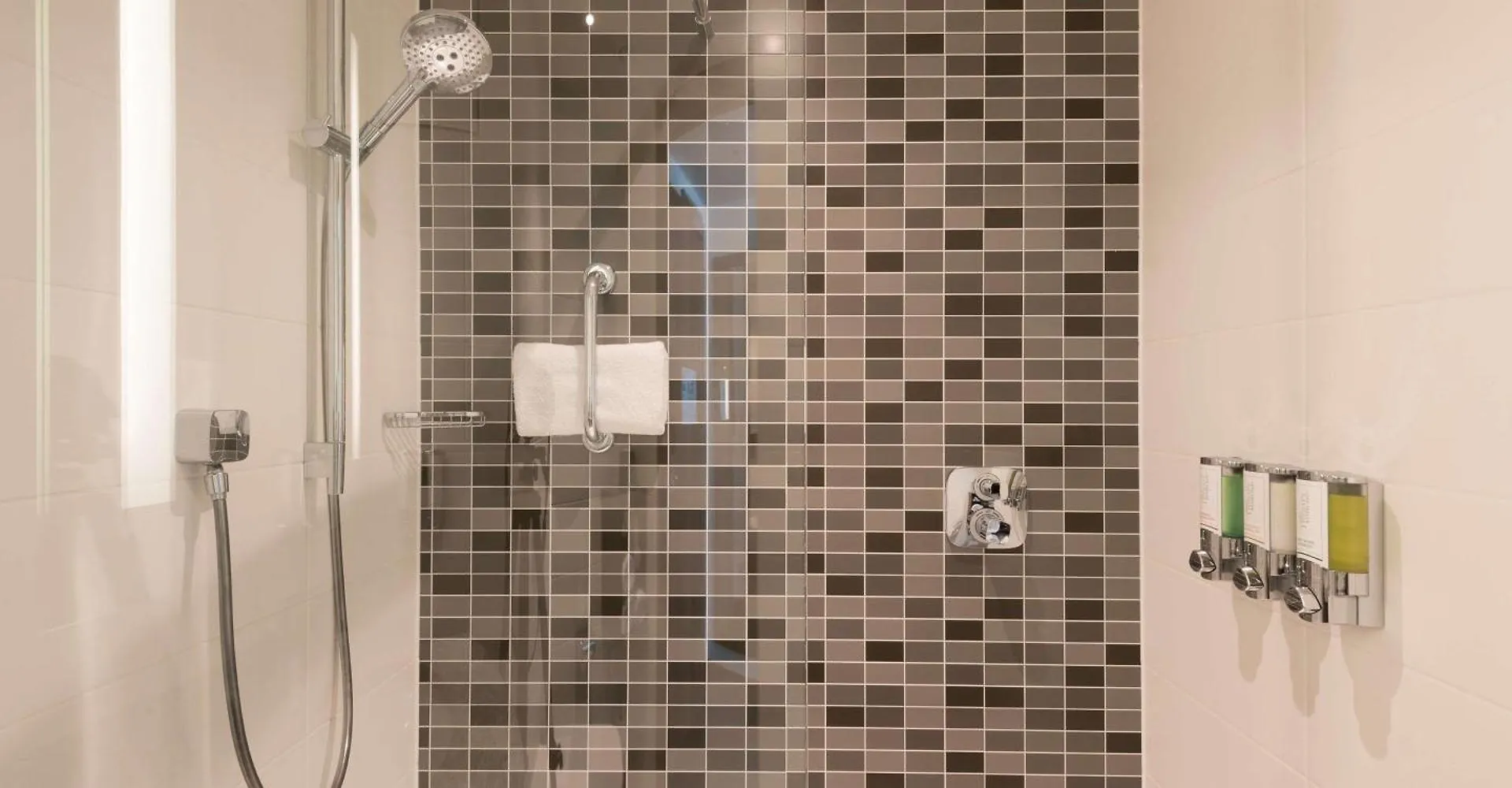 Hampton By Hilton Nuernberg City Center Otel