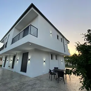 https://villa-papa-berat.albaniahotels.org